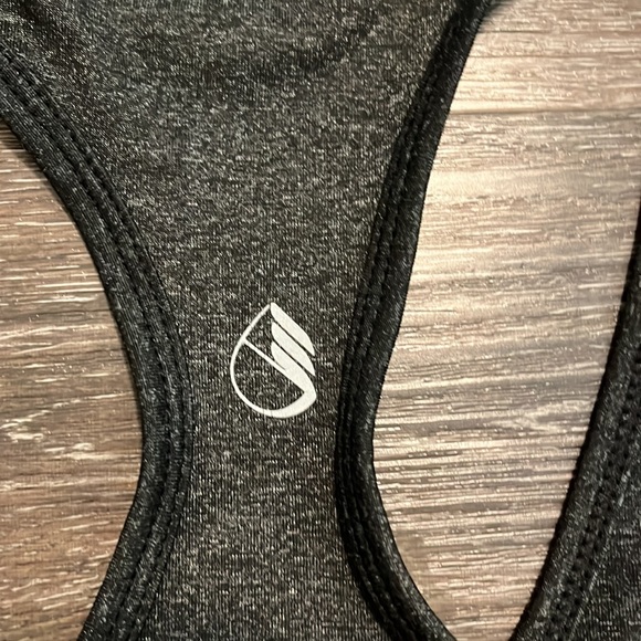 IcyZone Razorback tank top - Picture 3 of 4